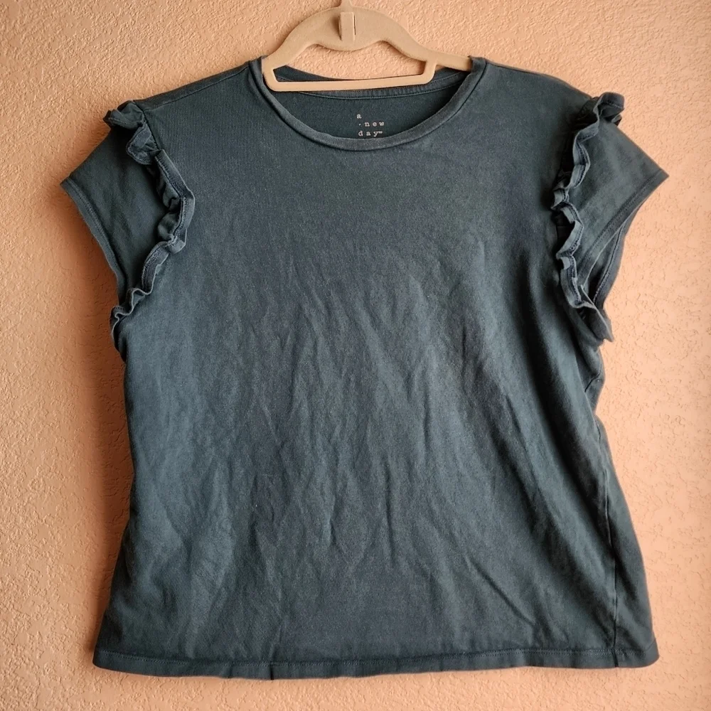 A New Day green ruffle detail short sleeve Shirt Size M